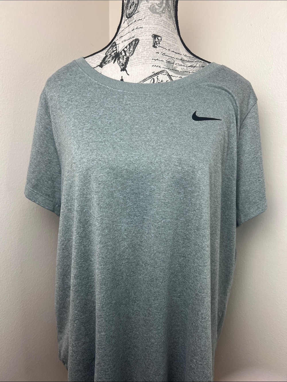 Nike Dri-FIT Women’s Gray Athletic Tee Size XL